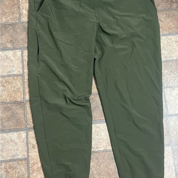 Patagonia women’s  Olive Green Pants sz M - Picture 4 of 4